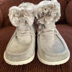 Ankle booties w/ faux fur